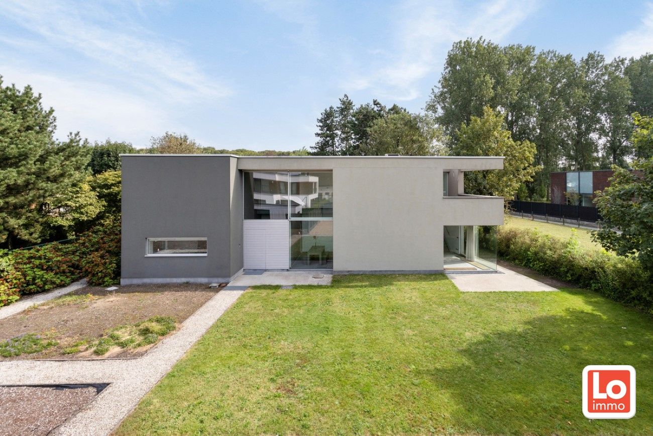 Schitterend gelegen moderne villa met praktijkruimte op een TOP ligging in de rust van de ‘Kasteeldreef’ en toch pal in centrum van Lochristi. foto 25