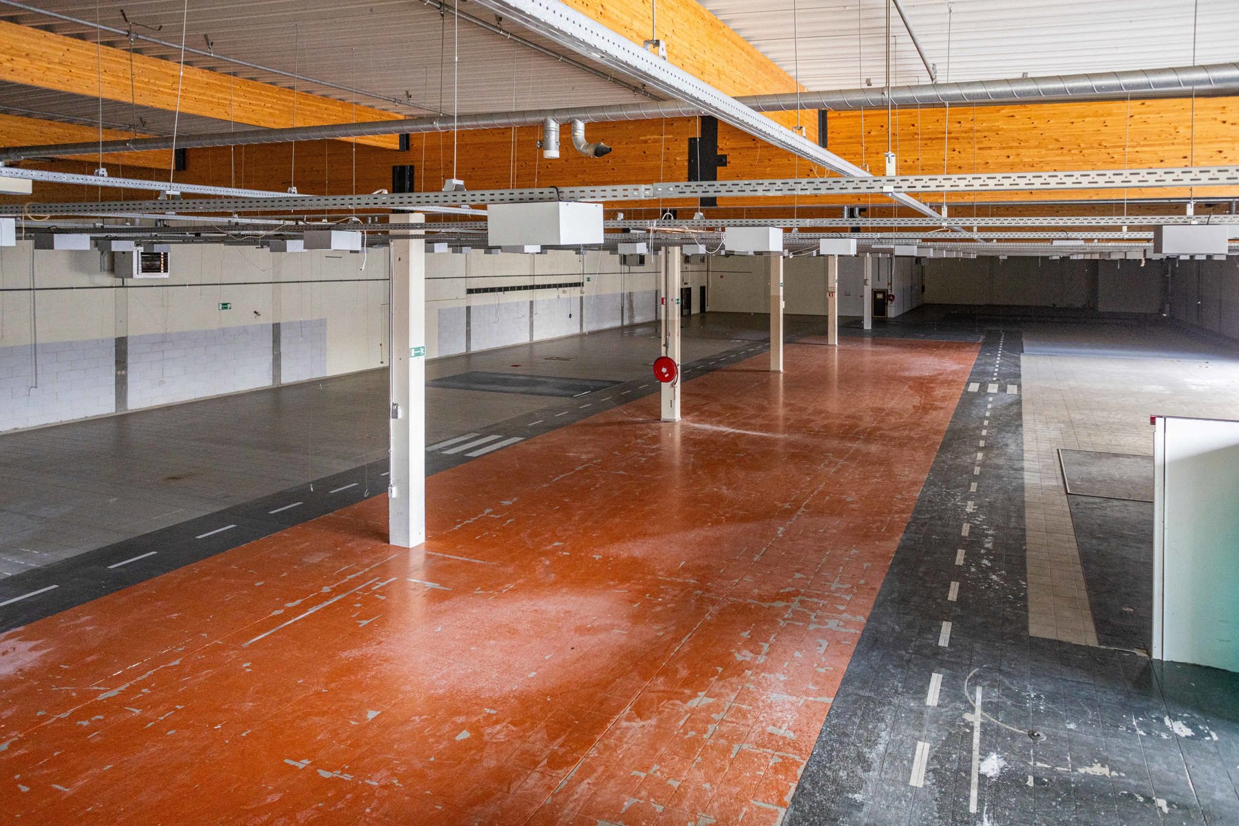 Polyvalent handelspand/kantoren pand op topligging foto 18