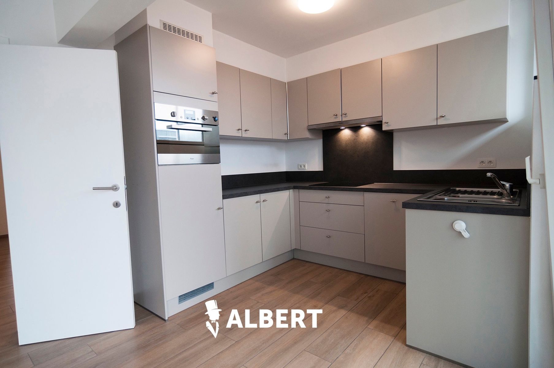 Ruim gerenoveerd instapklaar appartement centrum Diepenbeek! foto 6