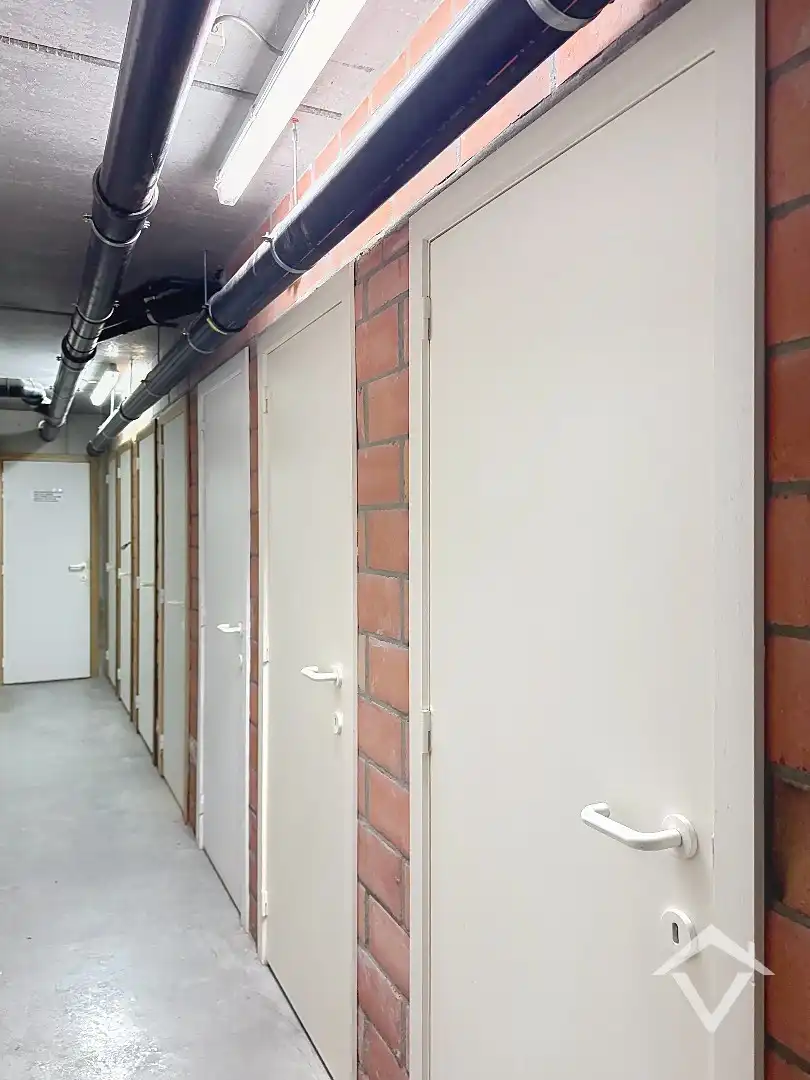 Instapklaar appartement met 2 slaapkamers, 2 bergingen en garage te Eernegem foto 30