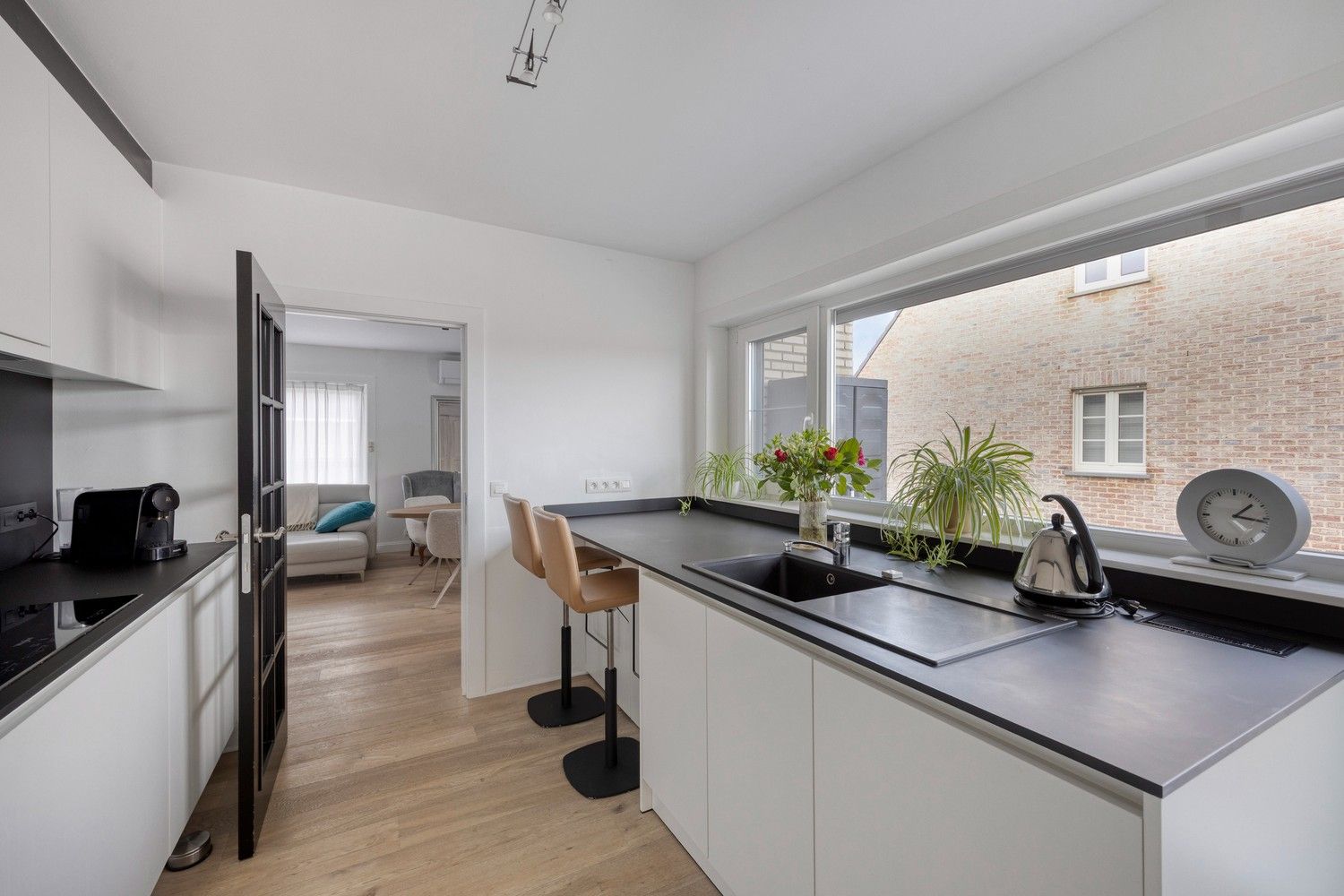 Gerenoveerd appartement met 3 slaapkamers, 2 terrassen en garage in Uikhoven aan de Maas! foto 6