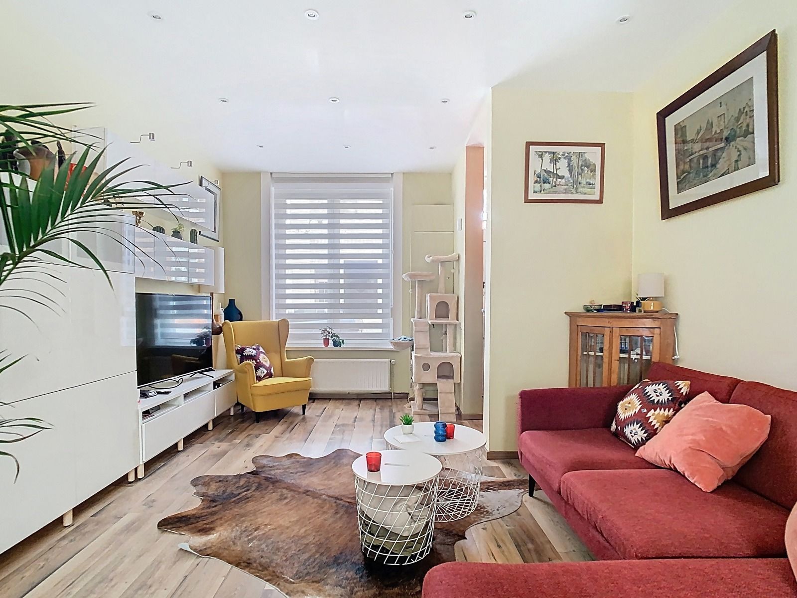 Instapklare stadswoning met 4 slaapkamers op topligging! foto {{pictureIndex}}