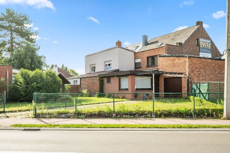 Ruime woning van 260m² op 4a25ca met 4 slaapkamers foto 2