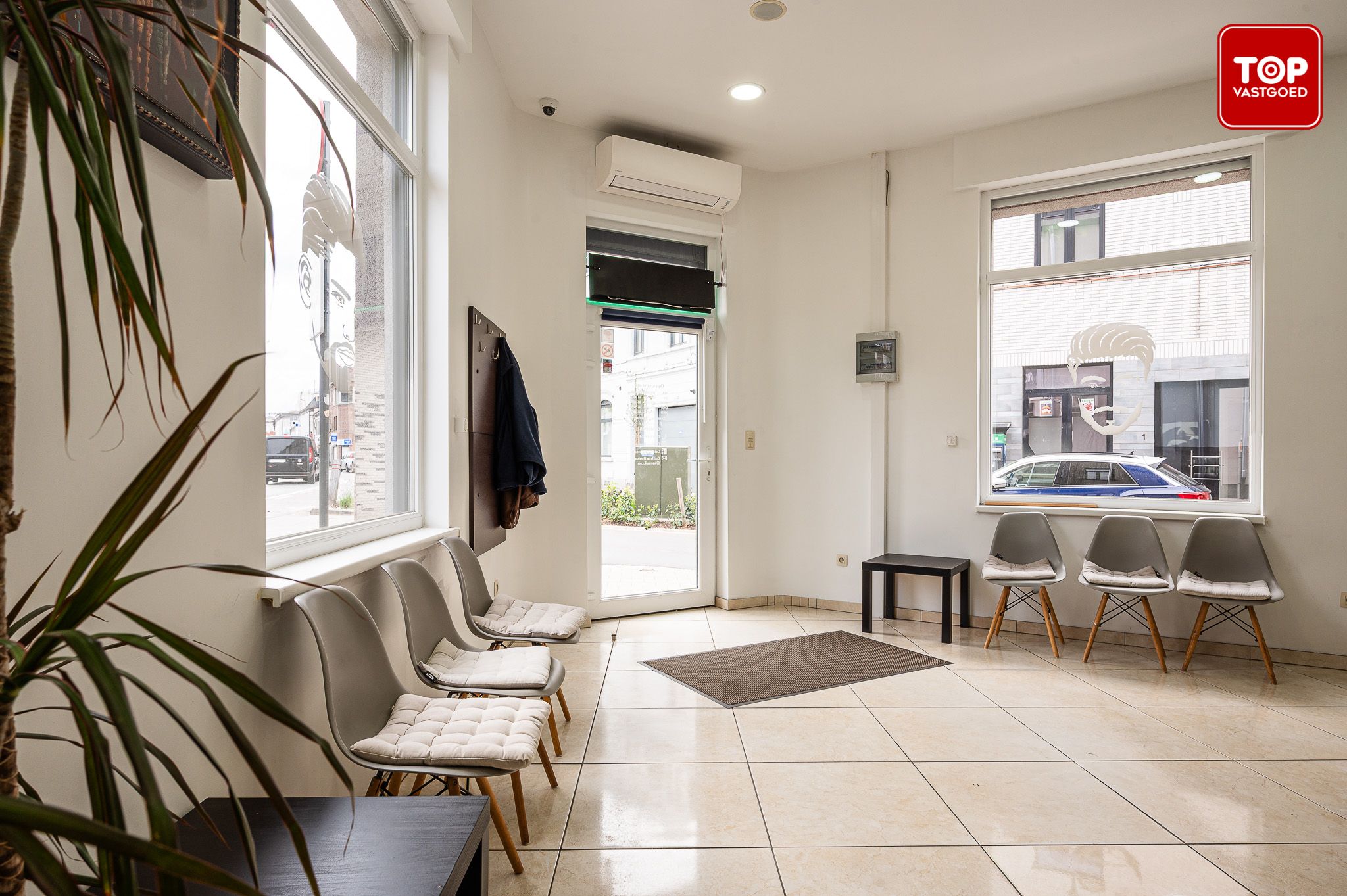 Een ideale opportuniteit voor wie op zoek is naar een commerciële ruimte op een TOPlocatie met potentieel. foto 4
