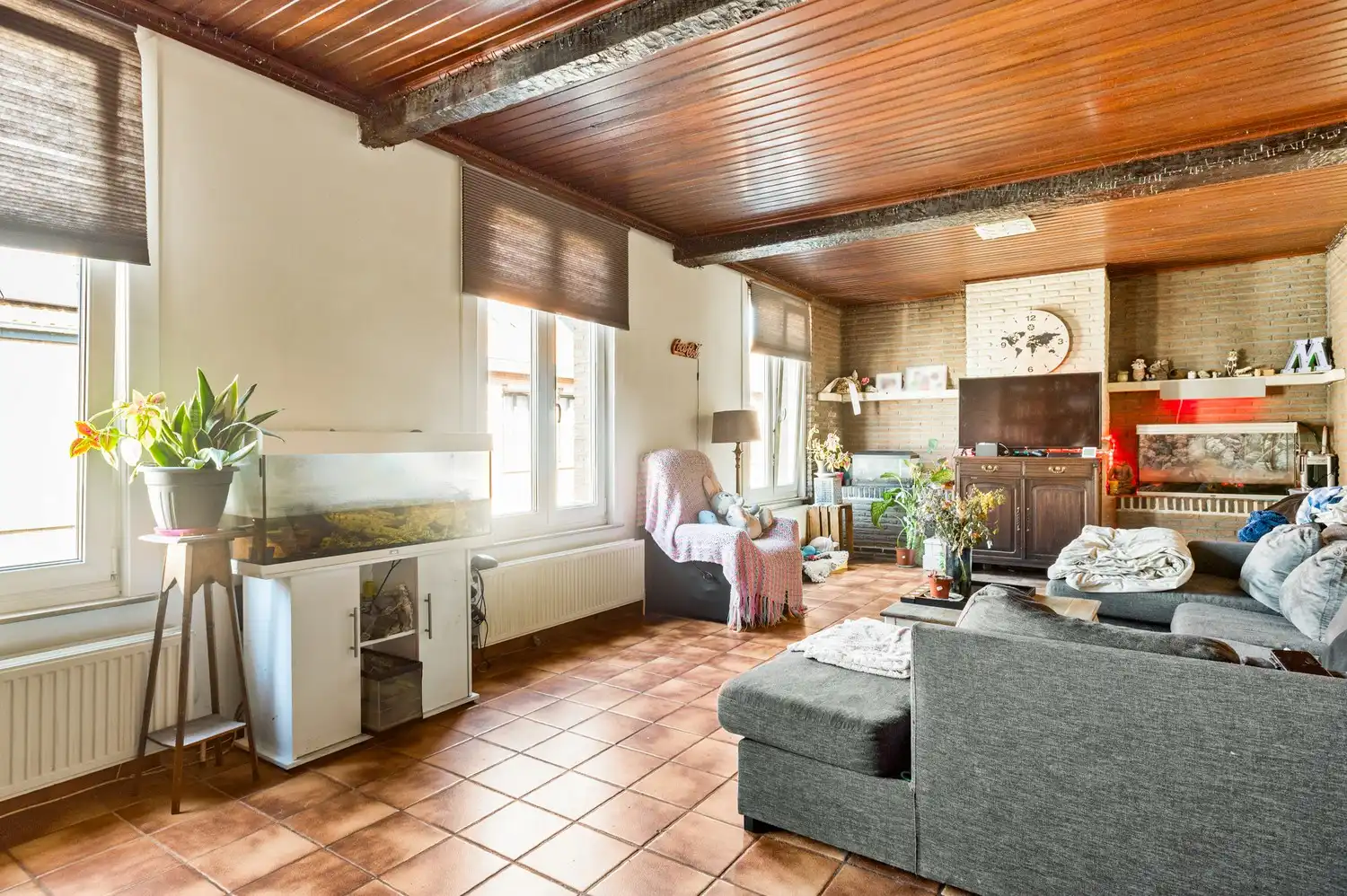 Ruim te renoveren duplex-appartement met 4 slaapkamers in Schoten! foto 6