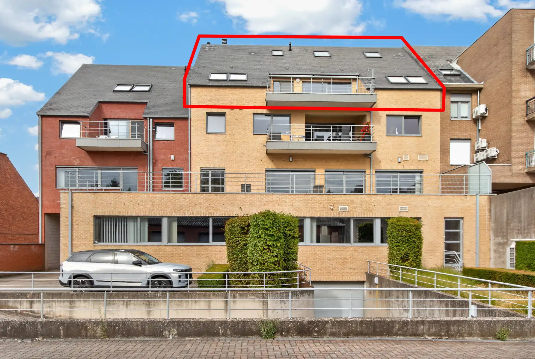 PENTHOUSE 4 SLK + ZONNIG TERRAS + RUIME PARKING + KELDER  foto {{pictureIndex}}
