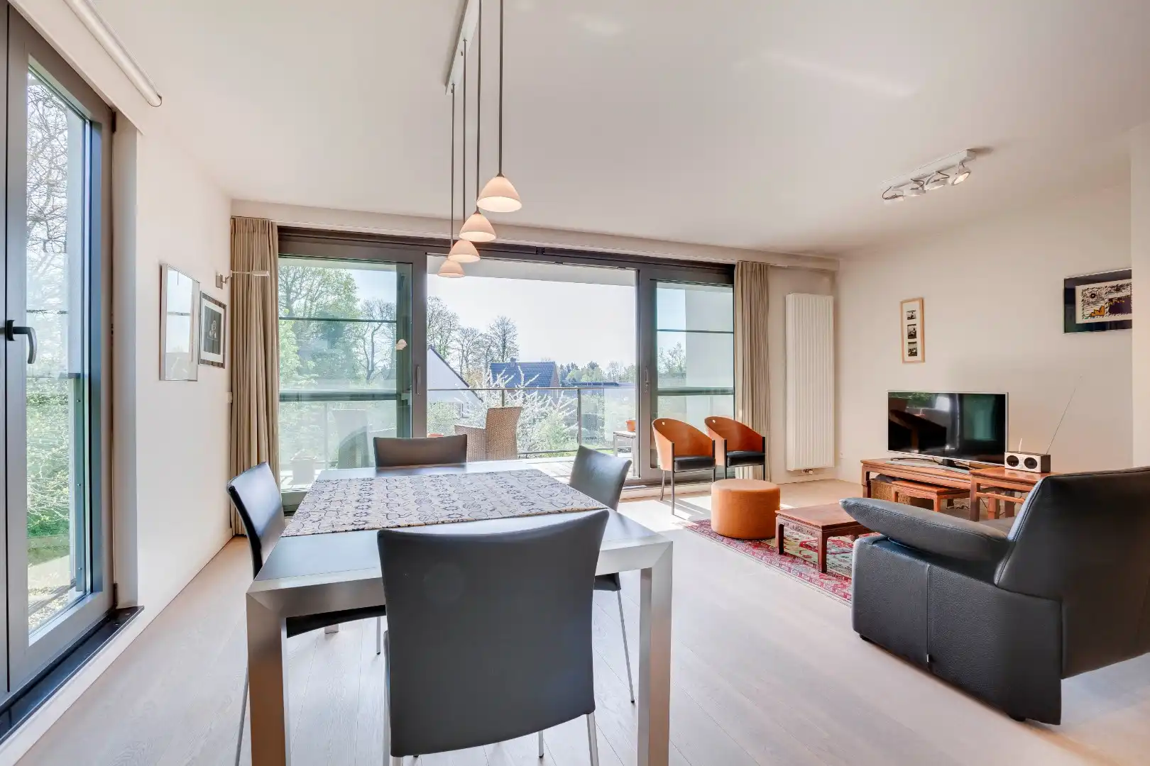 Instapklaar modern appartement  met terras en ondergrondse staanplaats foto 2