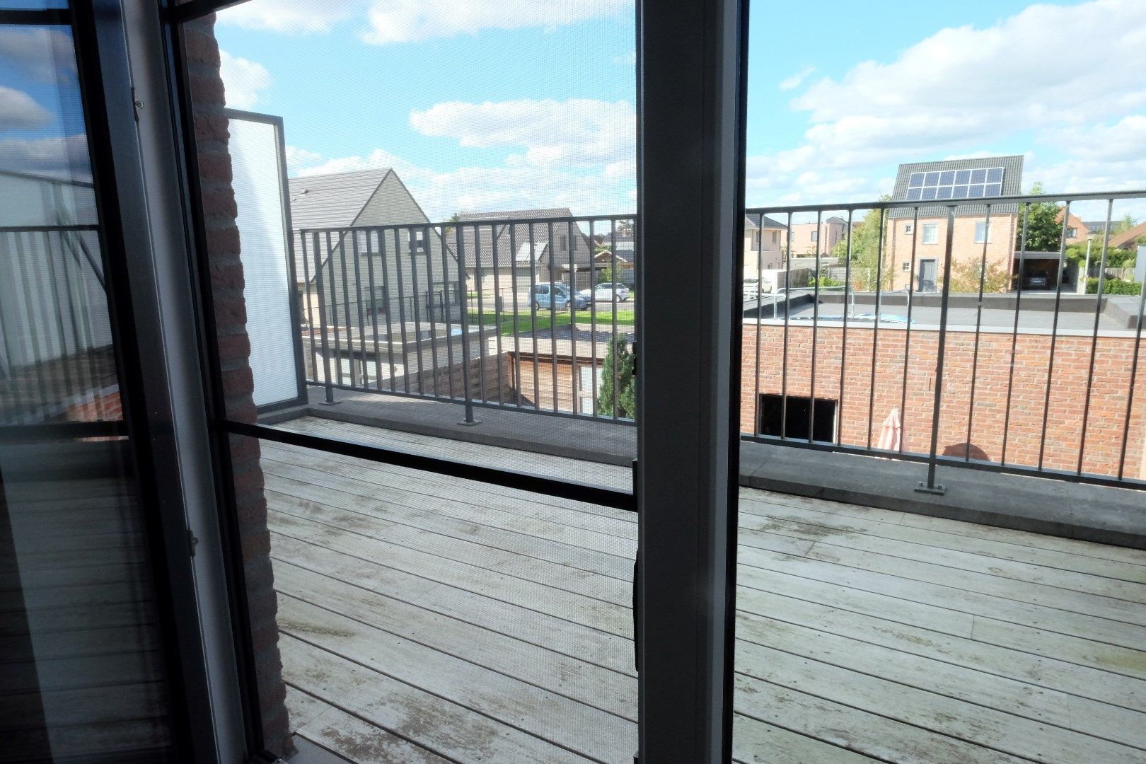 Recente woning met tuin en parkings. foto 10