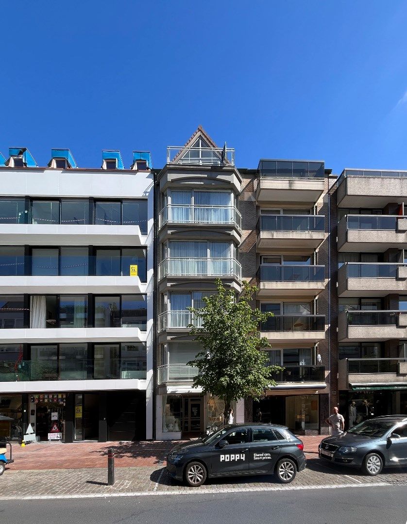 Duplex dakappartement met drie slaapkamers en zonnige terrassen gelegen vlakbij in de Dumortierlaan. foto 24