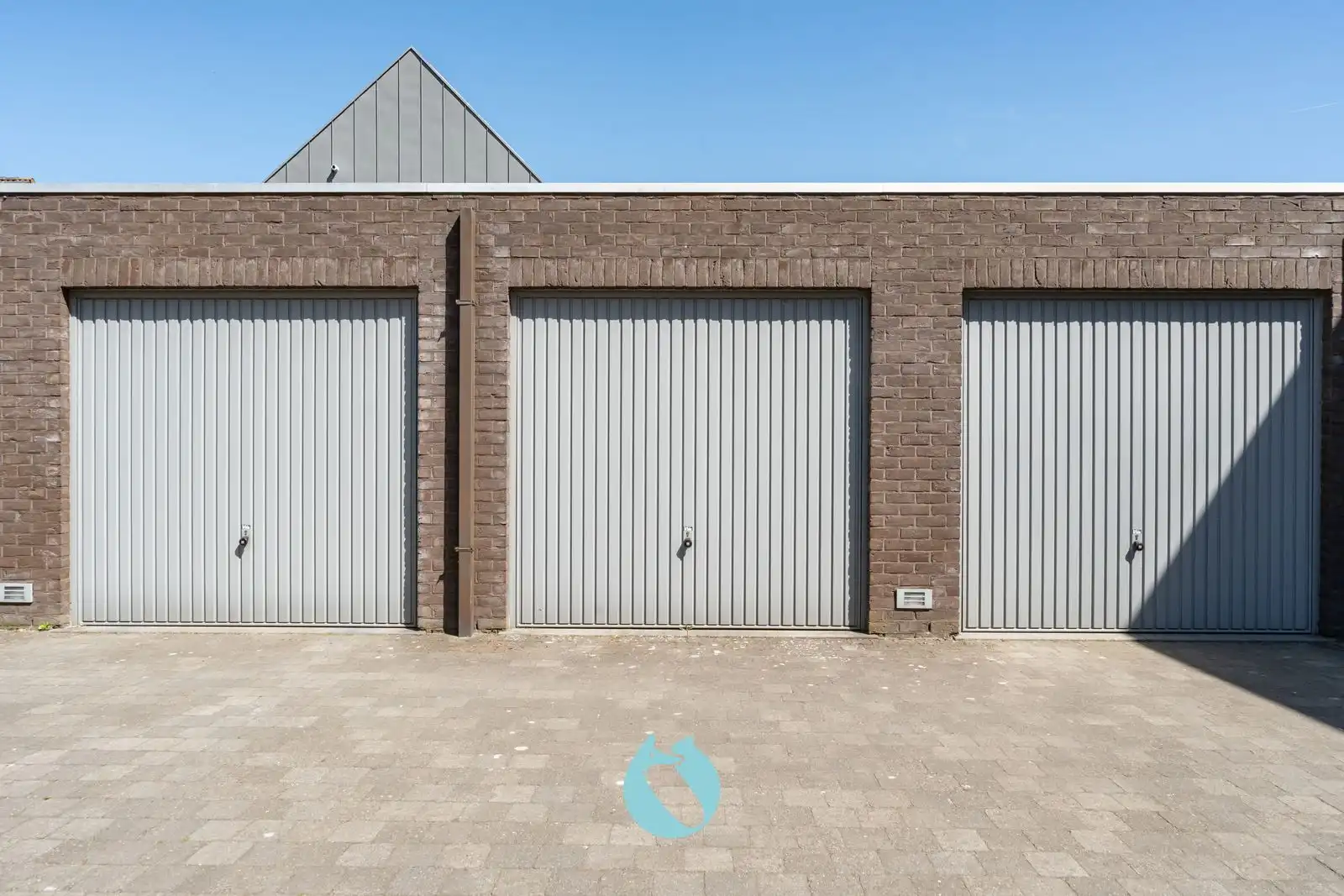 Garagebox te koop in de Kapellestraat te Evergem foto {{pictureIndex}}