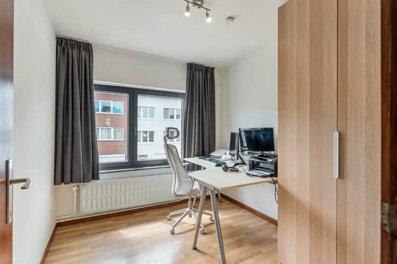 Gerenoveerde en energiezuinige woning met 3 slaapkamers, een diepe tuin en een garage met een oprit op een toplocatie te Kessel-Lo! foto 24