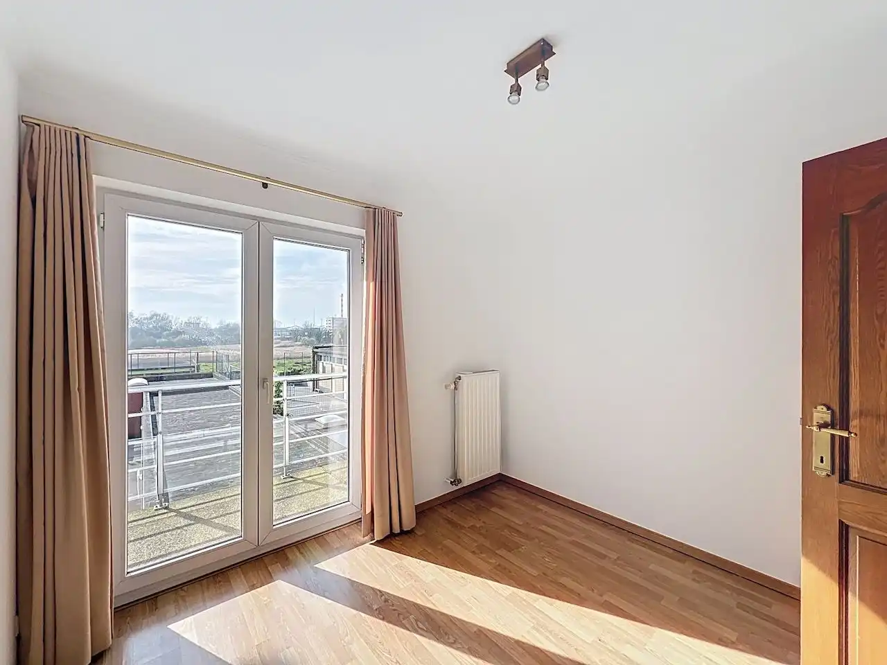 Ruim en functioneel appartement met drie slaapkamers vlakbij het Vissershuldeplein te Heist foto 18