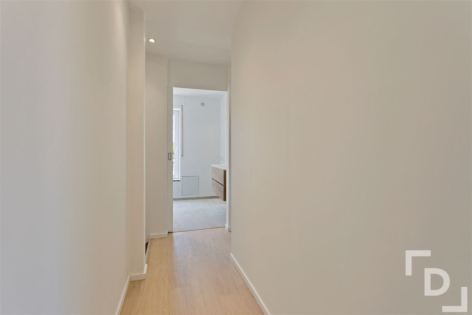 Instapklare rijwoning met uitgang achteraan foto 18