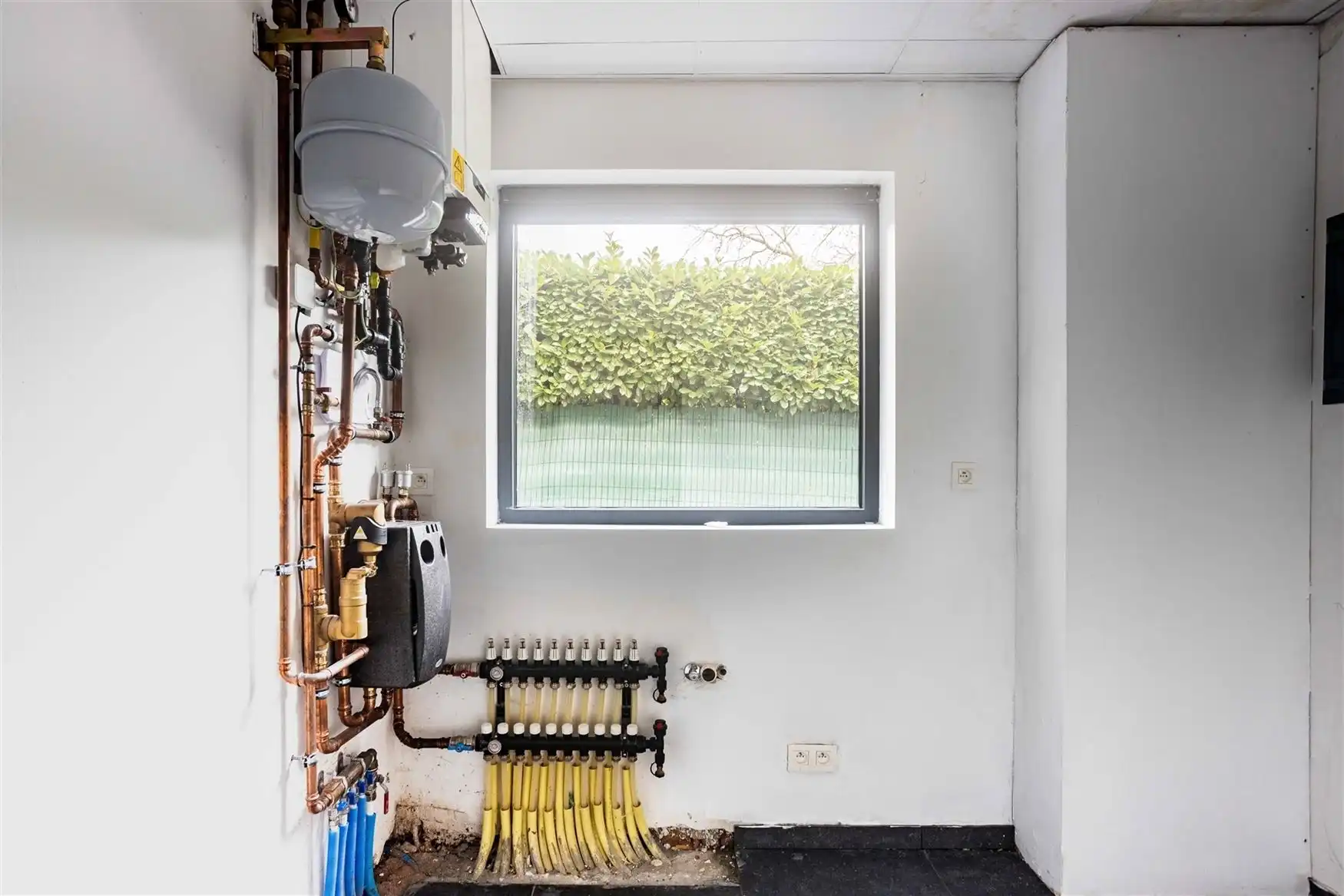 Commercieel gelijkvloers met duplex en loods van ca. 240m² foto 9