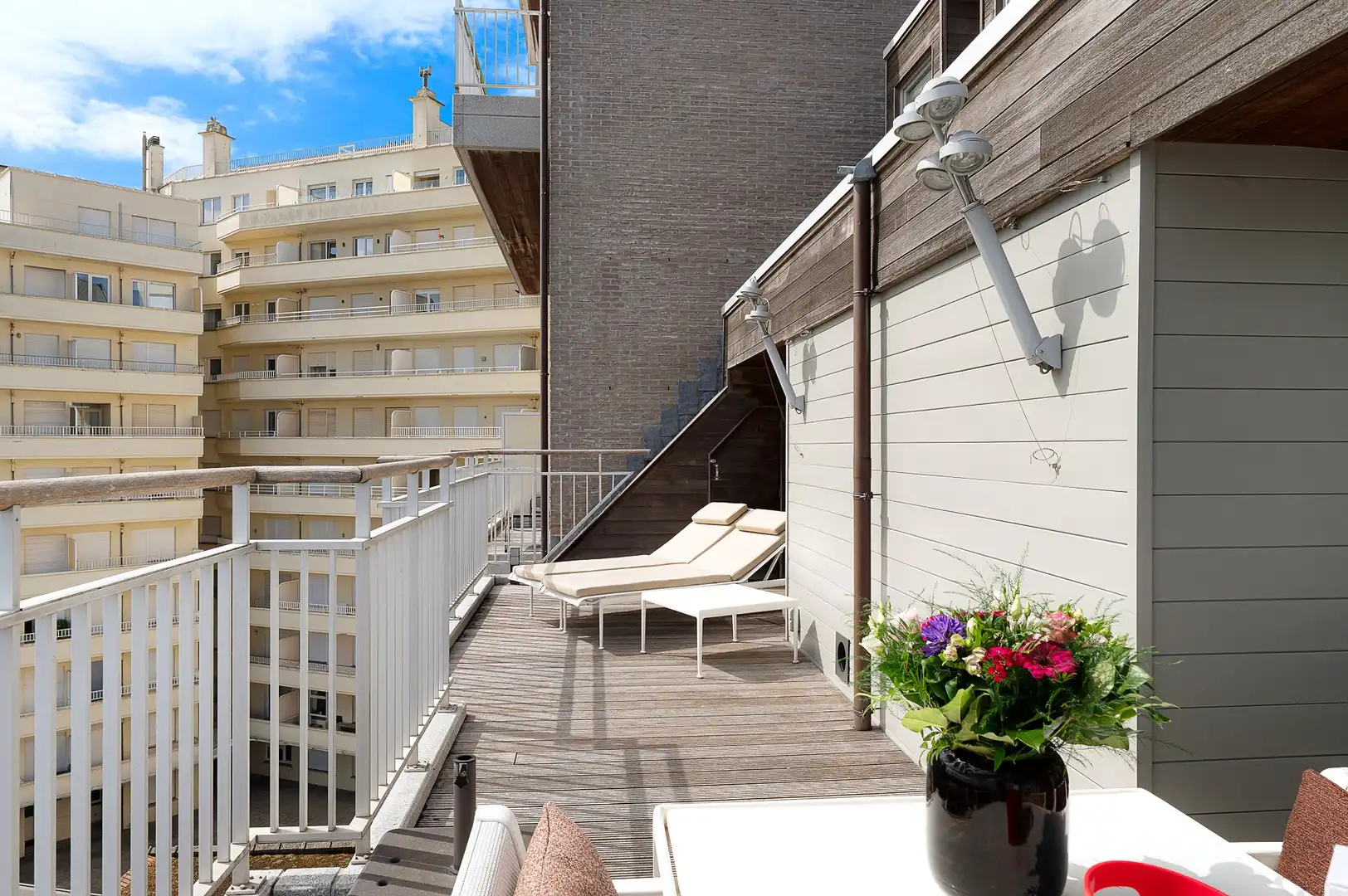 Sublieme zonnige penthouse met ruime terrassen en zijdelings zeezicht. foto 10