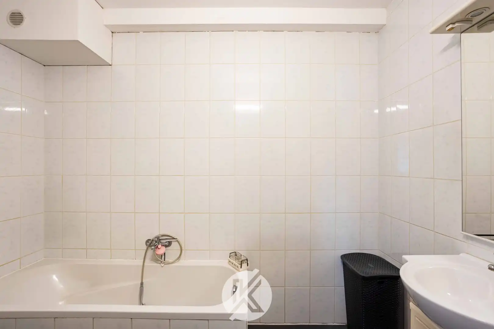 Stijlvol appartement met twee slaapkamers en staanplaats foto 13