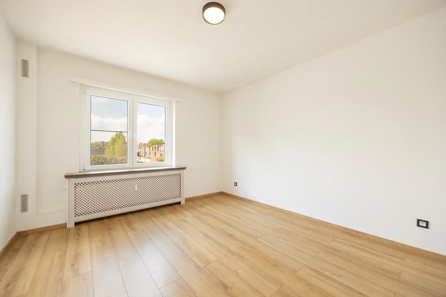 Recent gerenoveerd 2-slaapkamerappartement  met ruim terras te Wilrijk foto 7