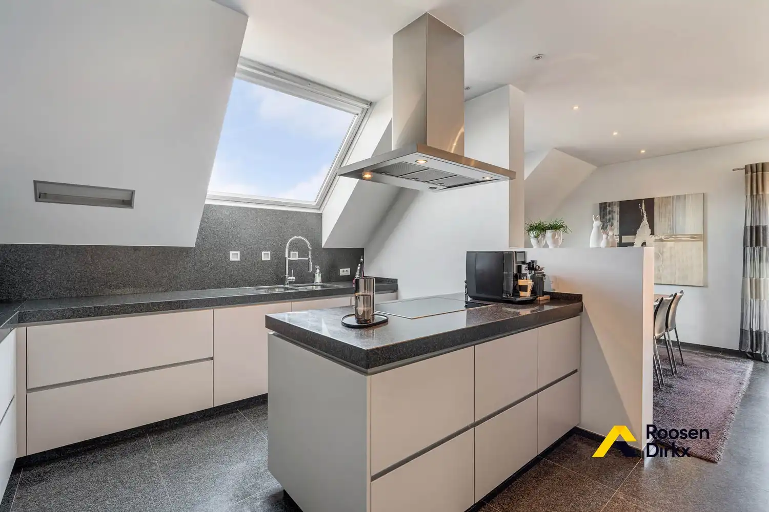 Bakkerij met luxe woonst en studio! foto 7