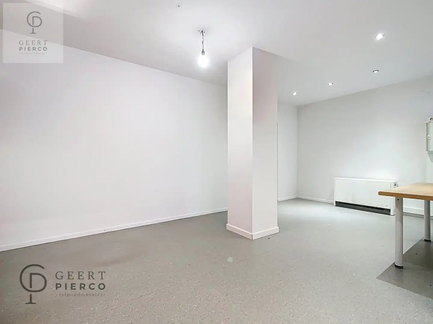 Handelruimte te midden van het commerciële stadscentrum. foto 7