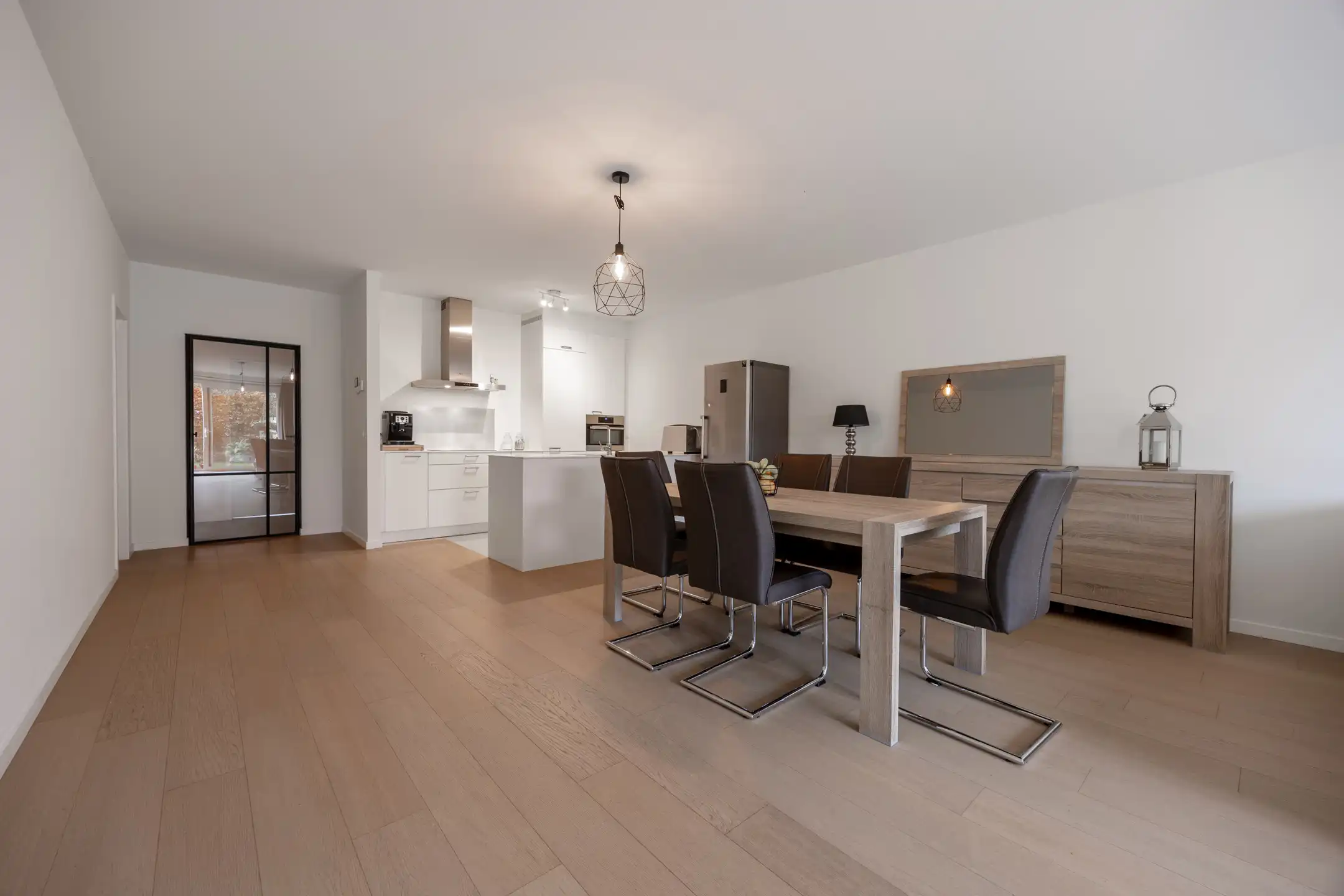 Instapklaar appartement met tuin in hartje Zandhoven foto 3