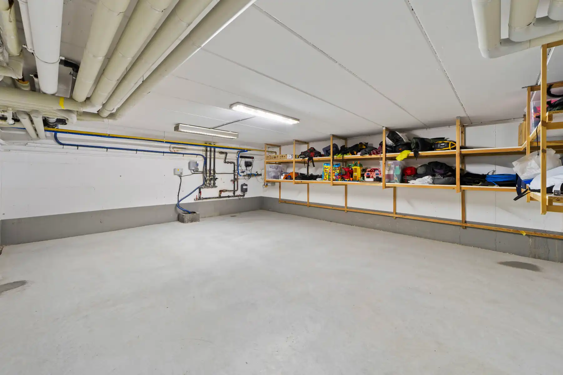 MODERNE VILLA MET 5 SLAAPKAMERS EN ONDERHOUDSVRIENDELIJKE TUIN foto 44