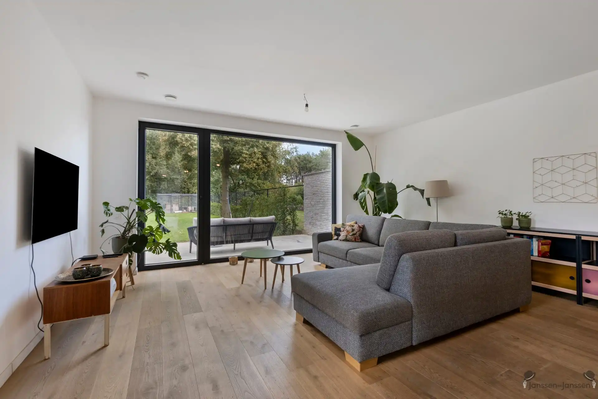 Moderne halfopen bebouwing uit 2024 met hoogwaardige afwerking foto 10