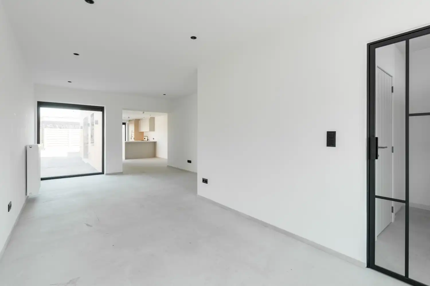 Ruime halfopen woning met 4 slaapkamers, ideaal gelegen aan de Steenweg op Kleine Brogel in Kaulille! foto 3