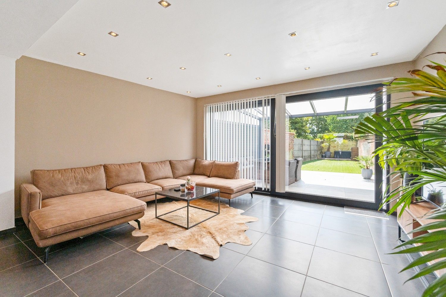 Instapklare, stijlvol gerenoveerde woning met tuin in hartje Broechem foto 5