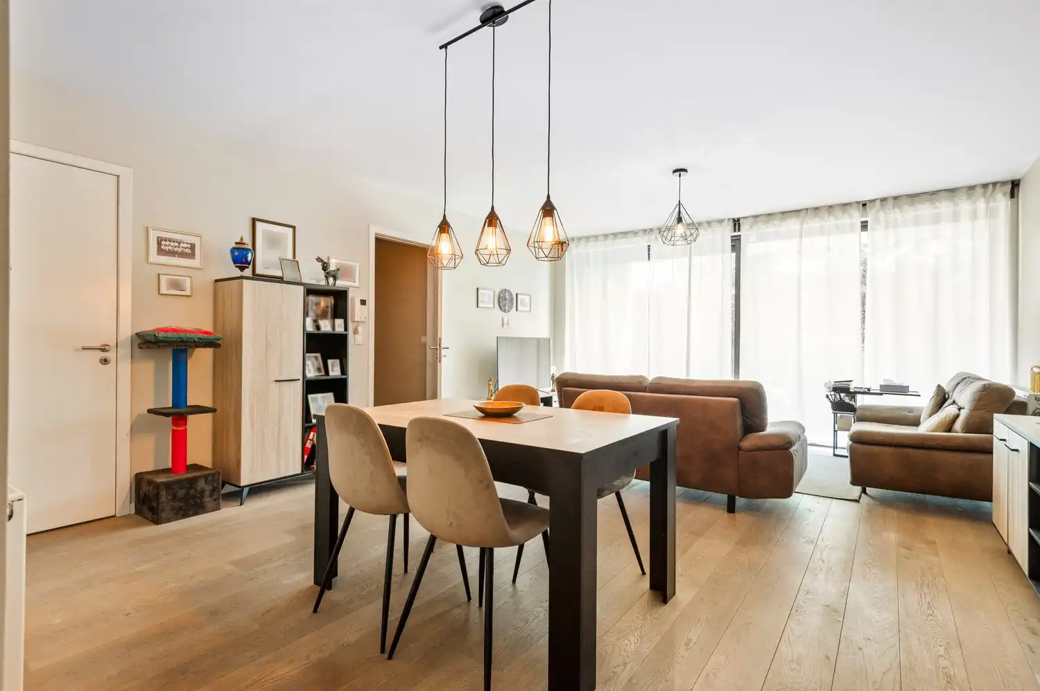 Tweeslaapkamer appartement met ruim terras en dubbele staanplaats! foto 4