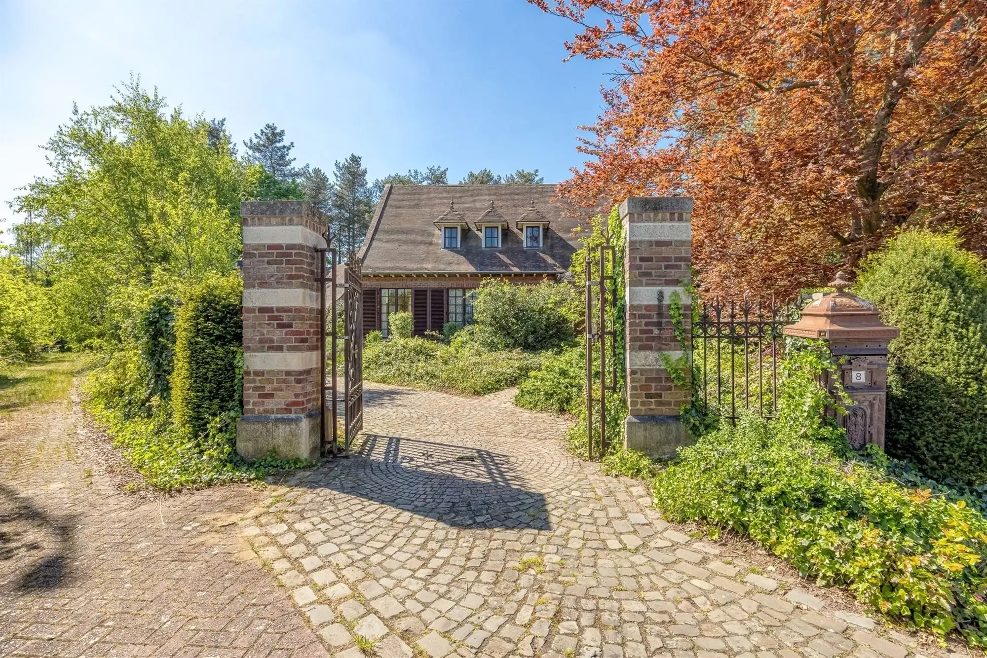 Villa met bijgebouwen op prachtig perceel foto 21