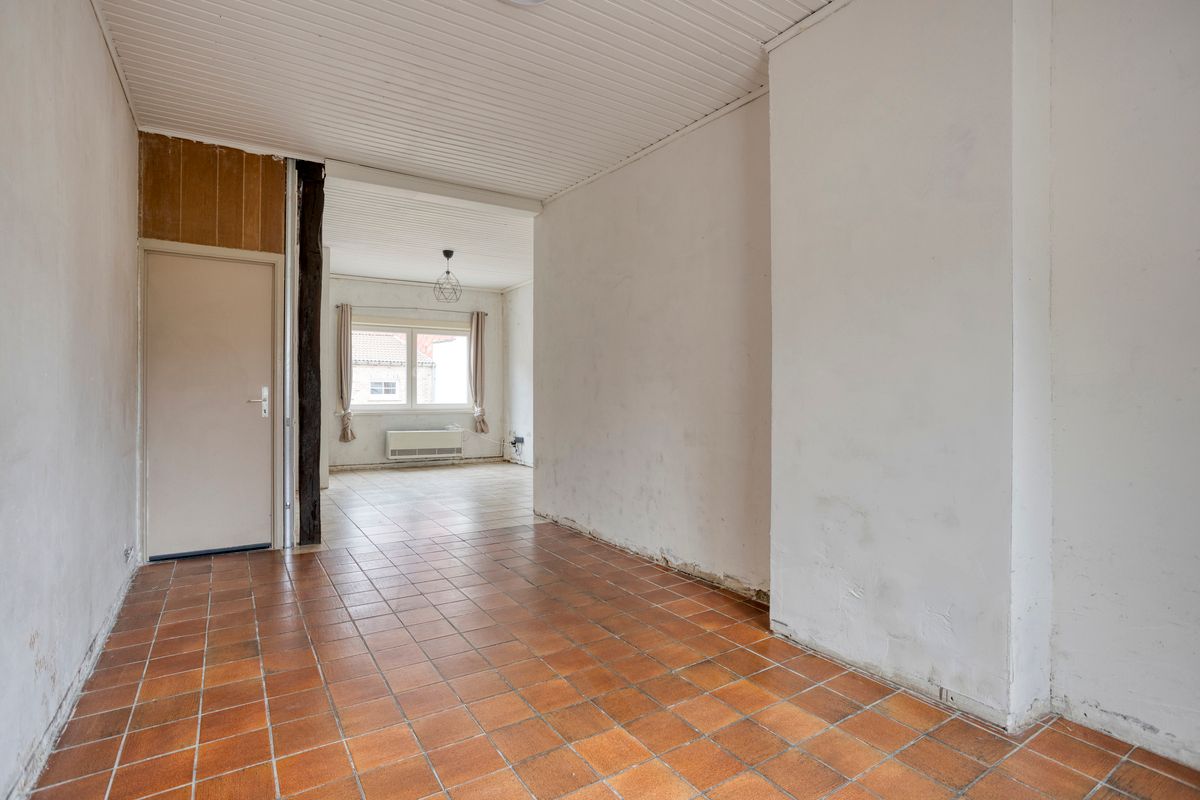 Op te knappen gezinswoning op centrale locatie in Riemst foto 7