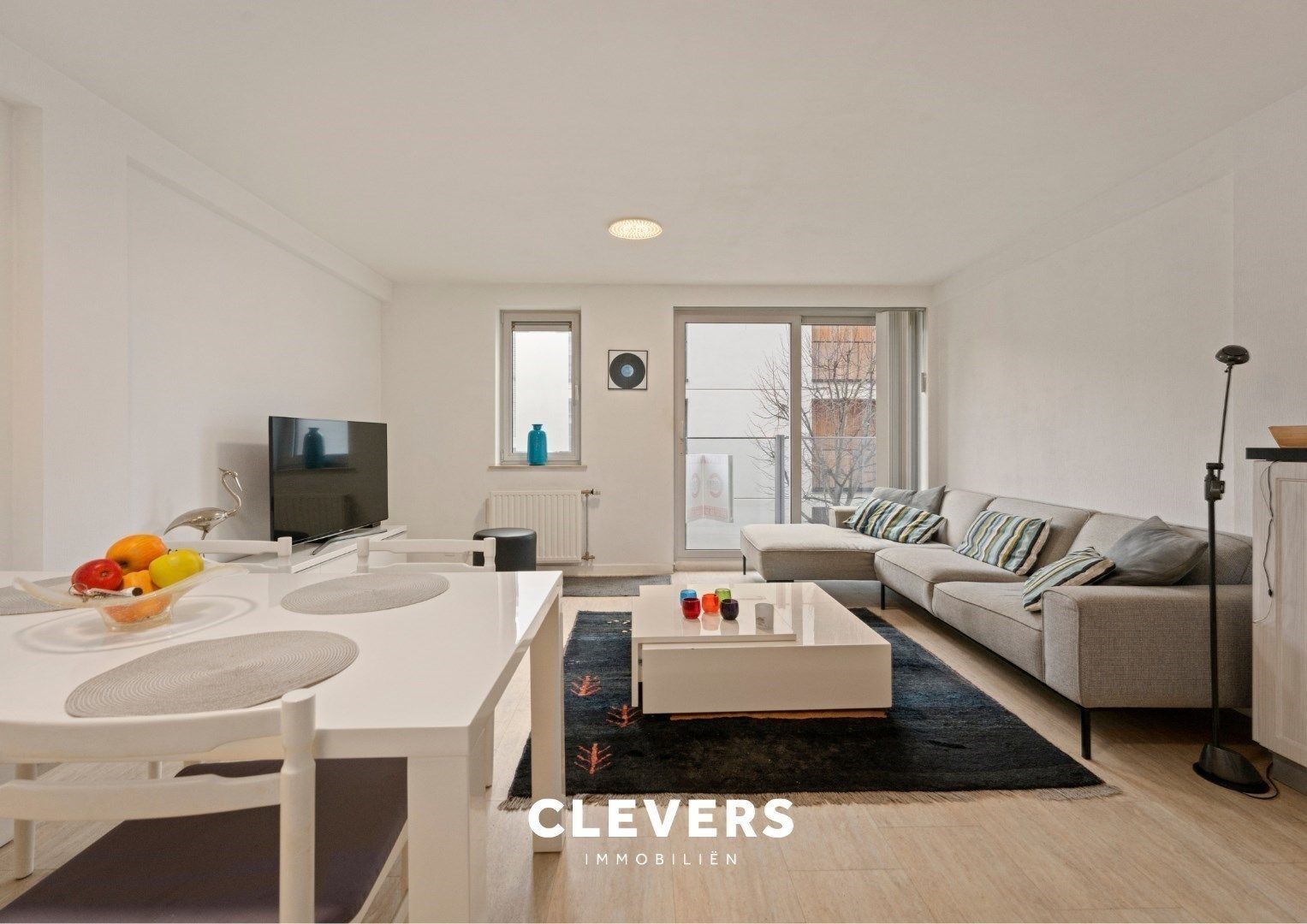 Zonovergoten appartement aan het idyllische Sint-Rochusplein foto 2