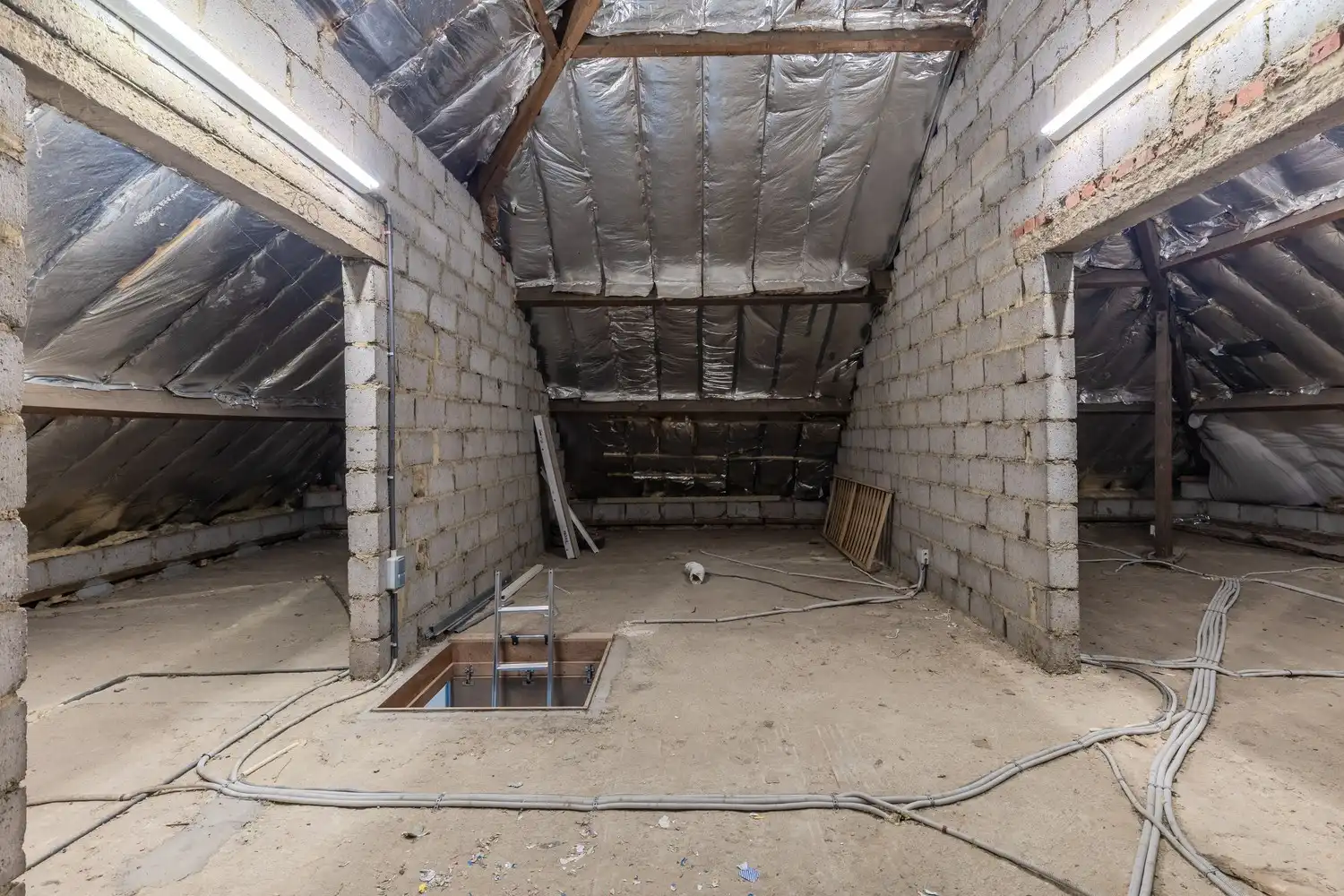 Instapklare woning op een ruim perceel van circa 8a8ca met tuin en garage op een gunstige locatie. foto 26