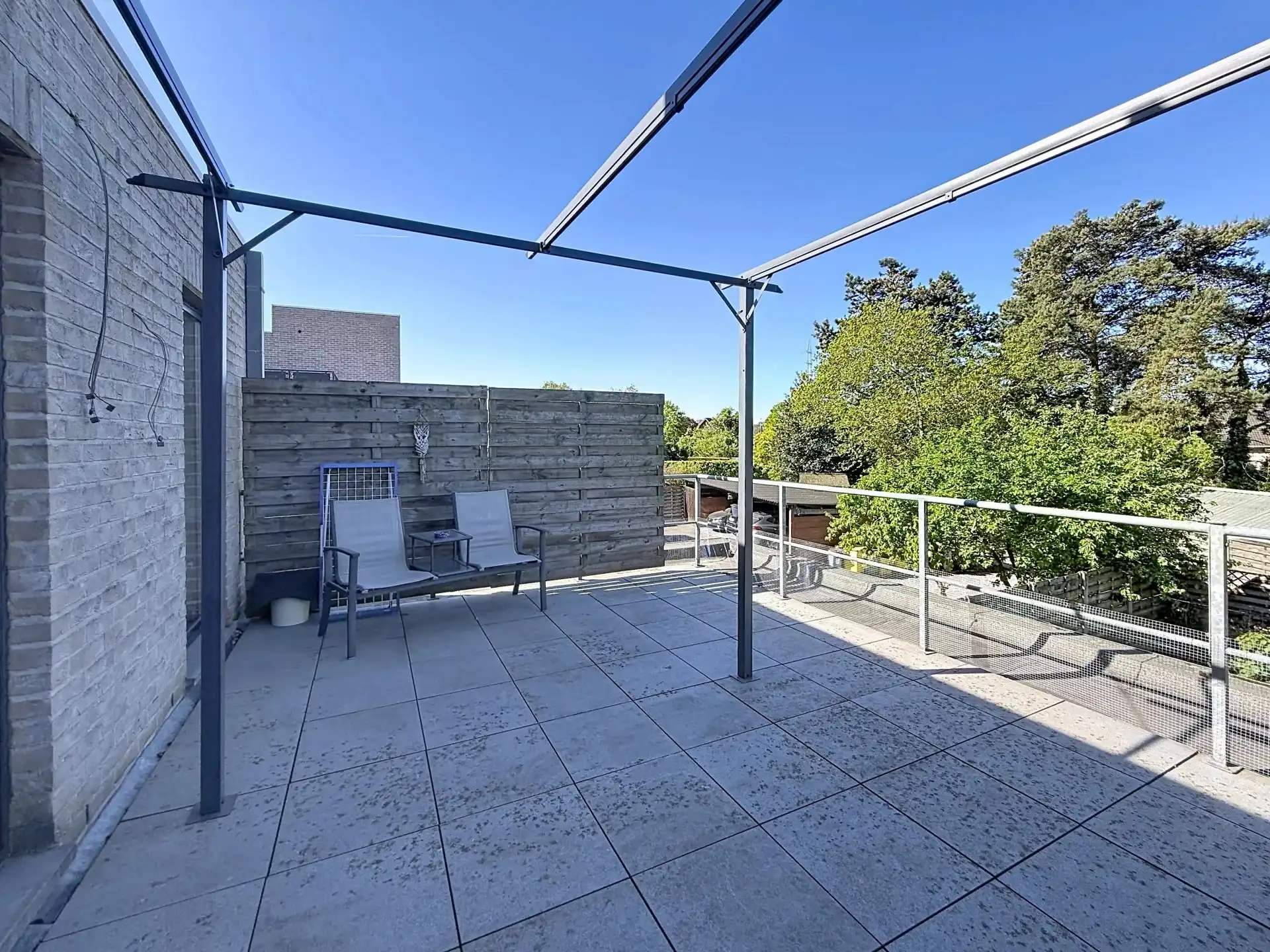 Ruim appartement met 2 slaapkamers, groot terras en staanplaats. foto 14