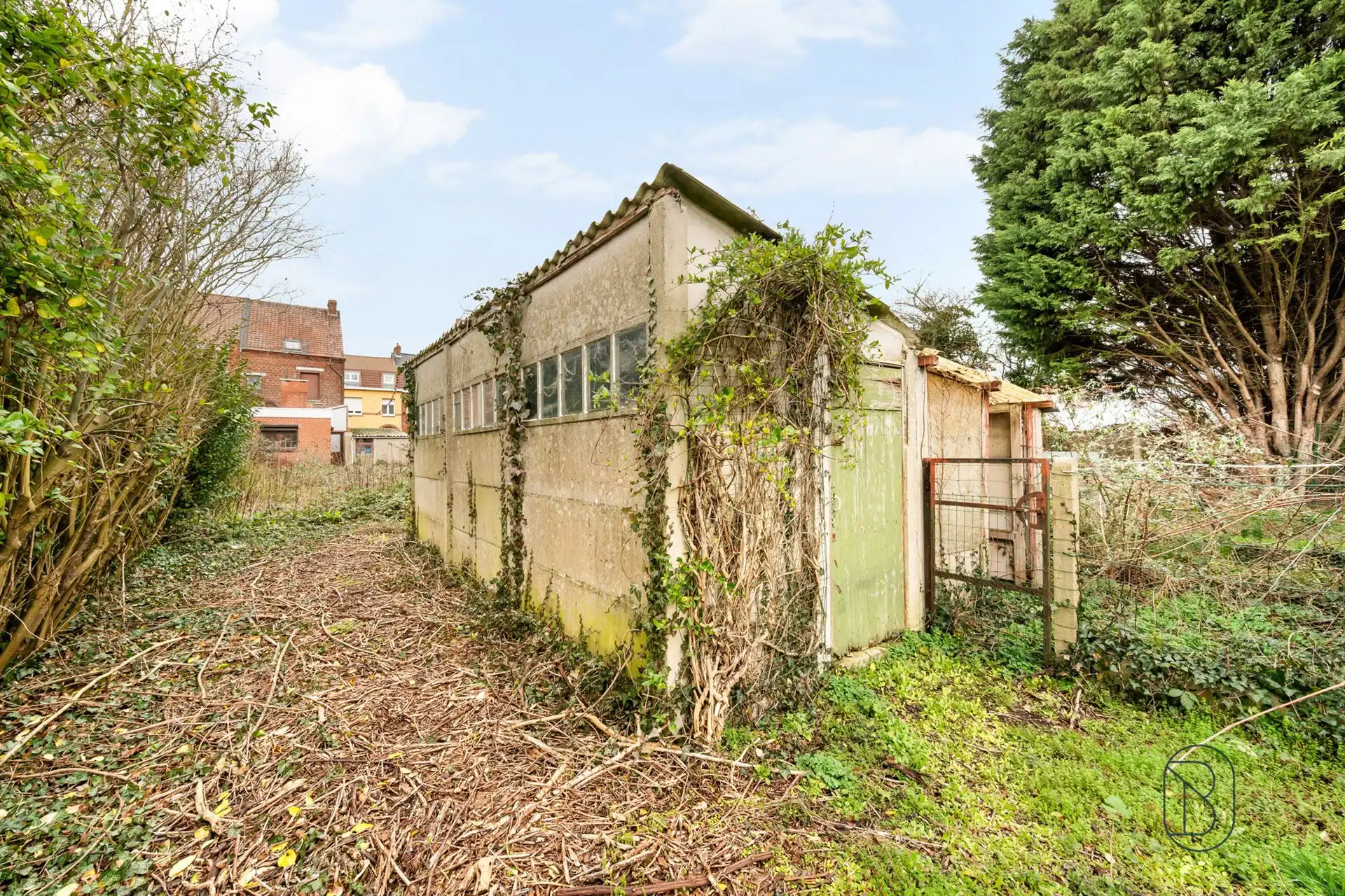Halfopen bebouwing met tuin en garage foto 23