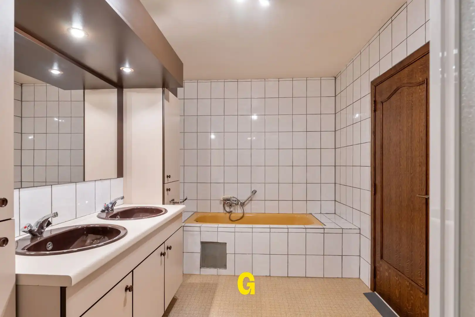 Op te frissen 3-slaapkamer appartement (124 m²) met terras, tuin en garage op wandelafstand van het centrum foto 17