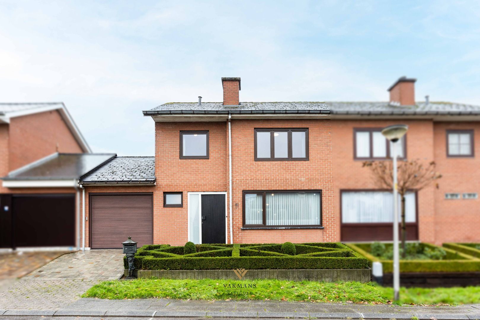 Instapklare woning met garage en 3 slaapkamers foto {{pictureIndex}}