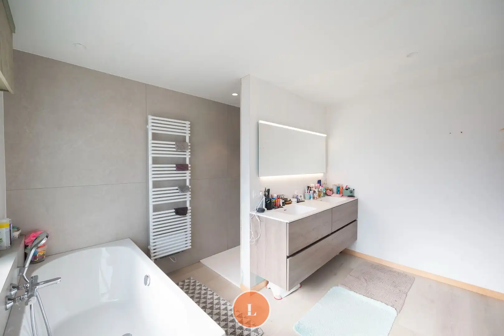 Deels te renoveren gezinswoning met 3 slaapkamers en garage. foto 10