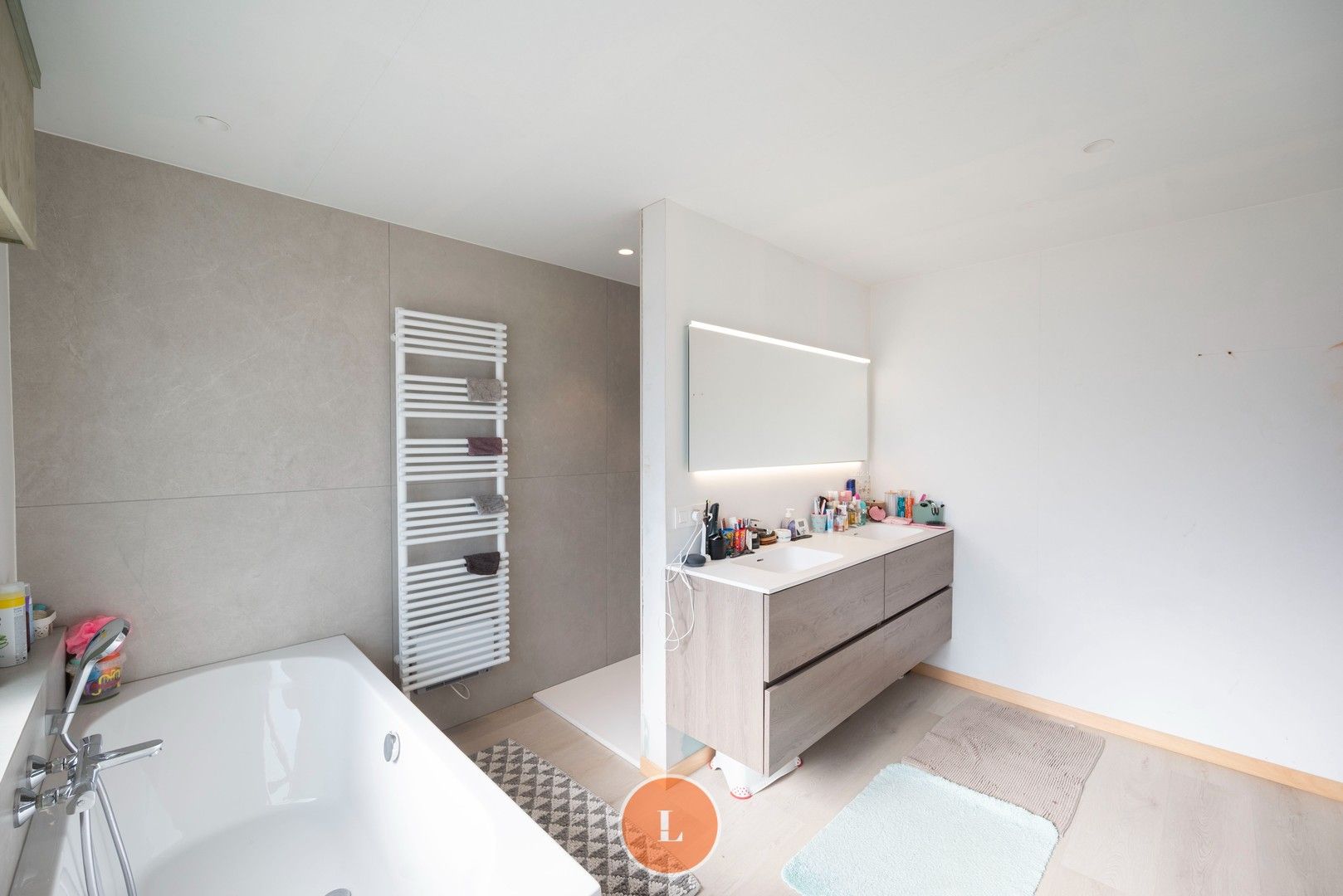 Deels te renoveren gezinswoning met 3 slaapkamers en garage. foto 10