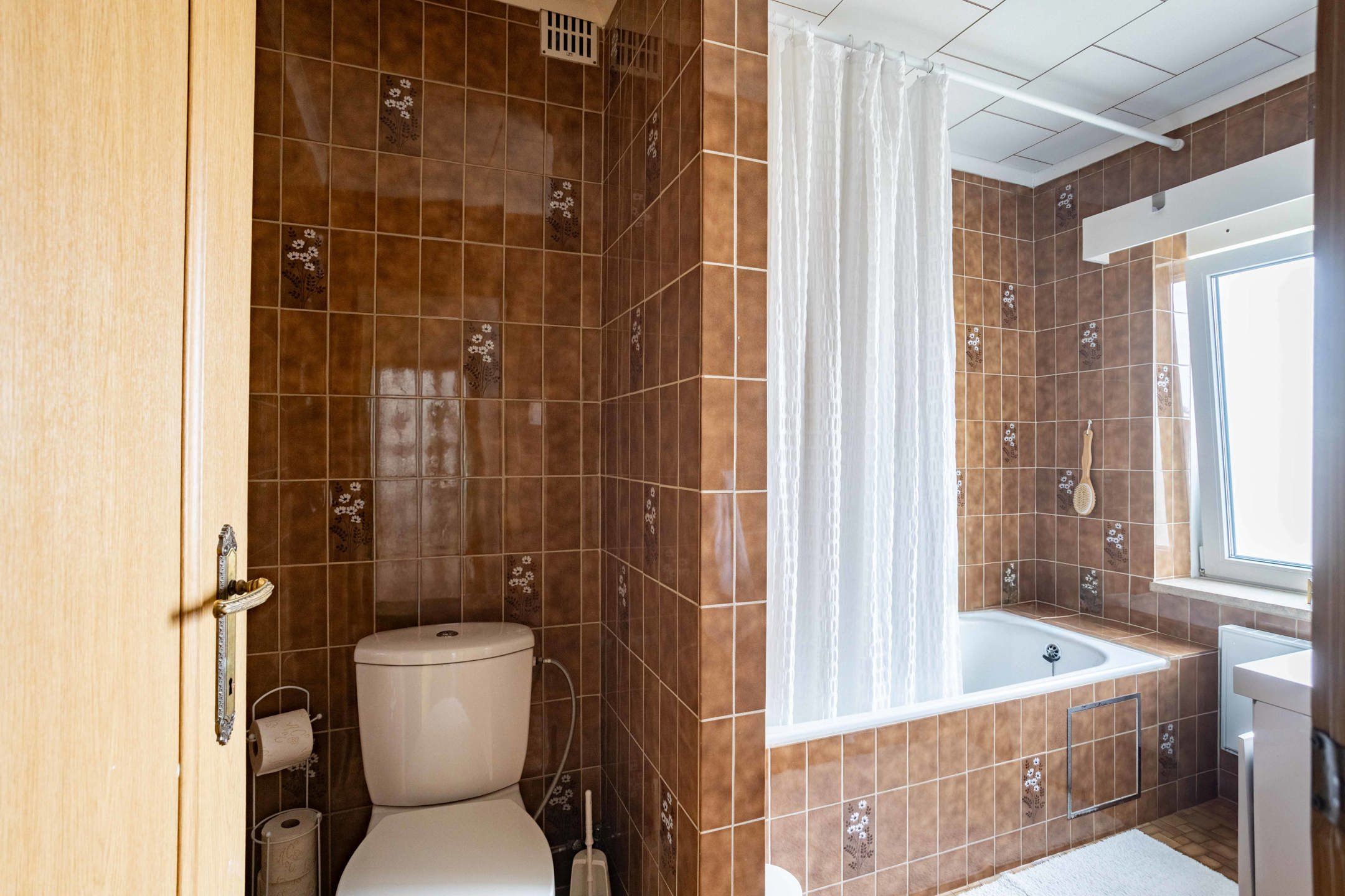 Gezinswoning met 4 slaapkamers, tuin en achteruitweg  foto 12