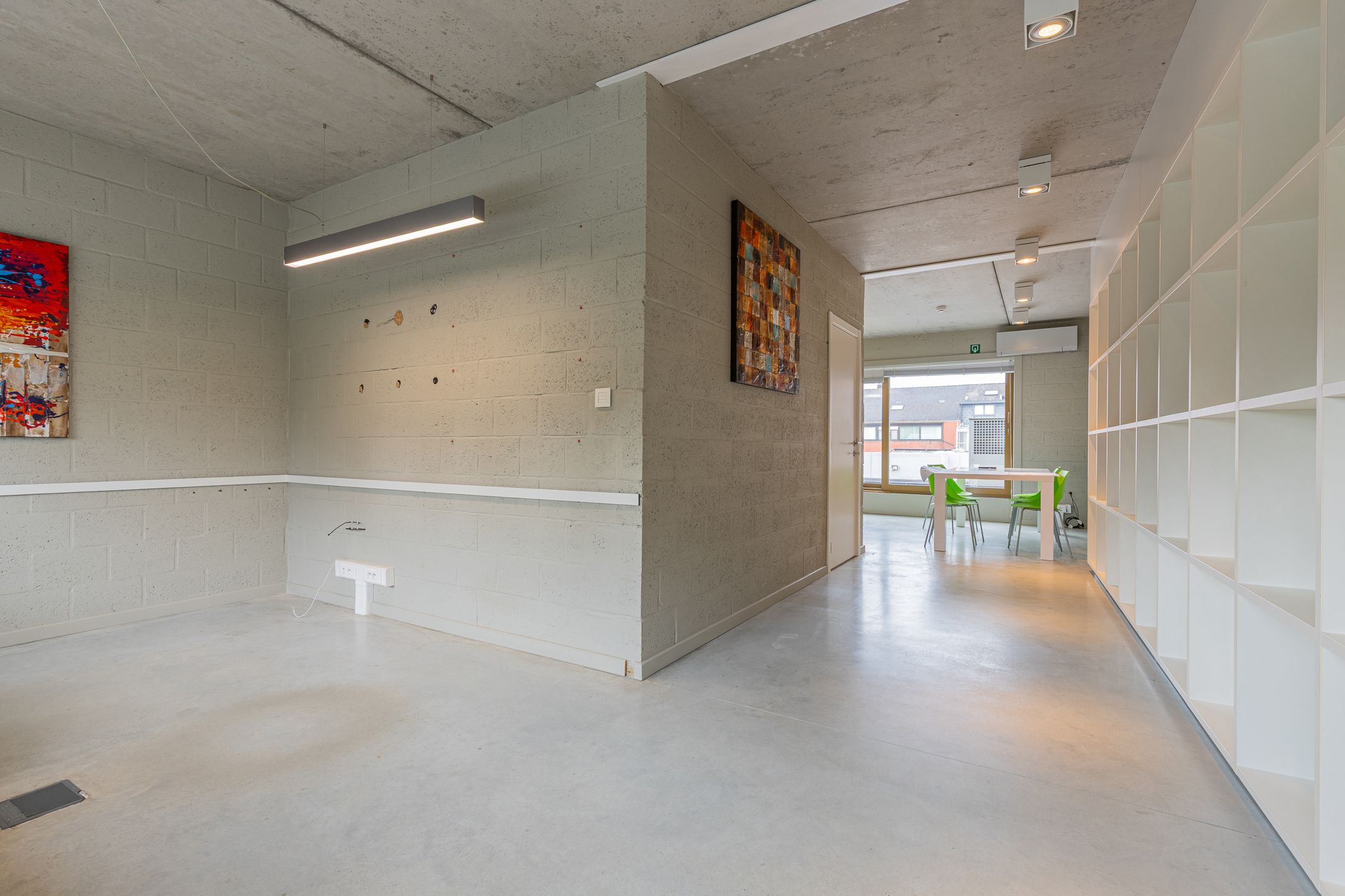 NIEUWERKERKEN - Recent gebouw met magazijn foto 15