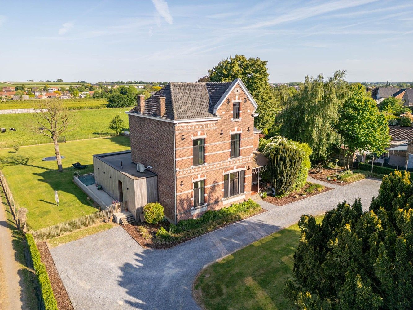 Karaktervol herenhuis met modern comfort in een groene, landelijke setting foto 4