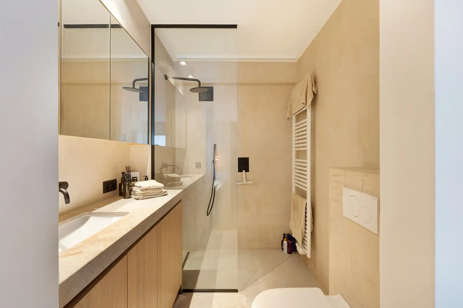 Mooi vernieuwd appartement met open uitzicht en 3 slaapkamers. foto 19