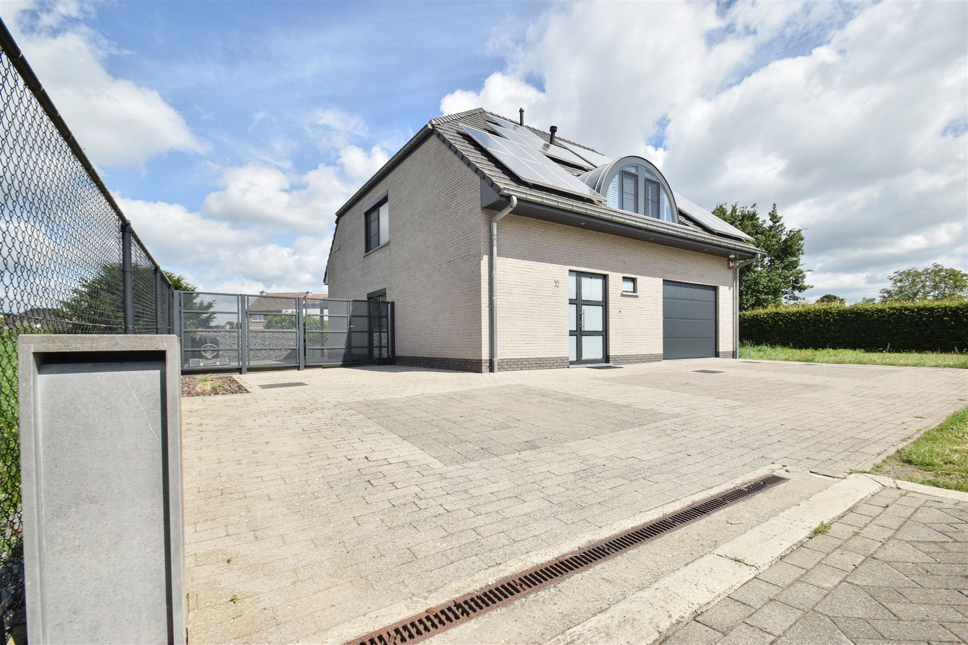 Instapklare woning in een rustige woonwijk met garage & tuin foto 28