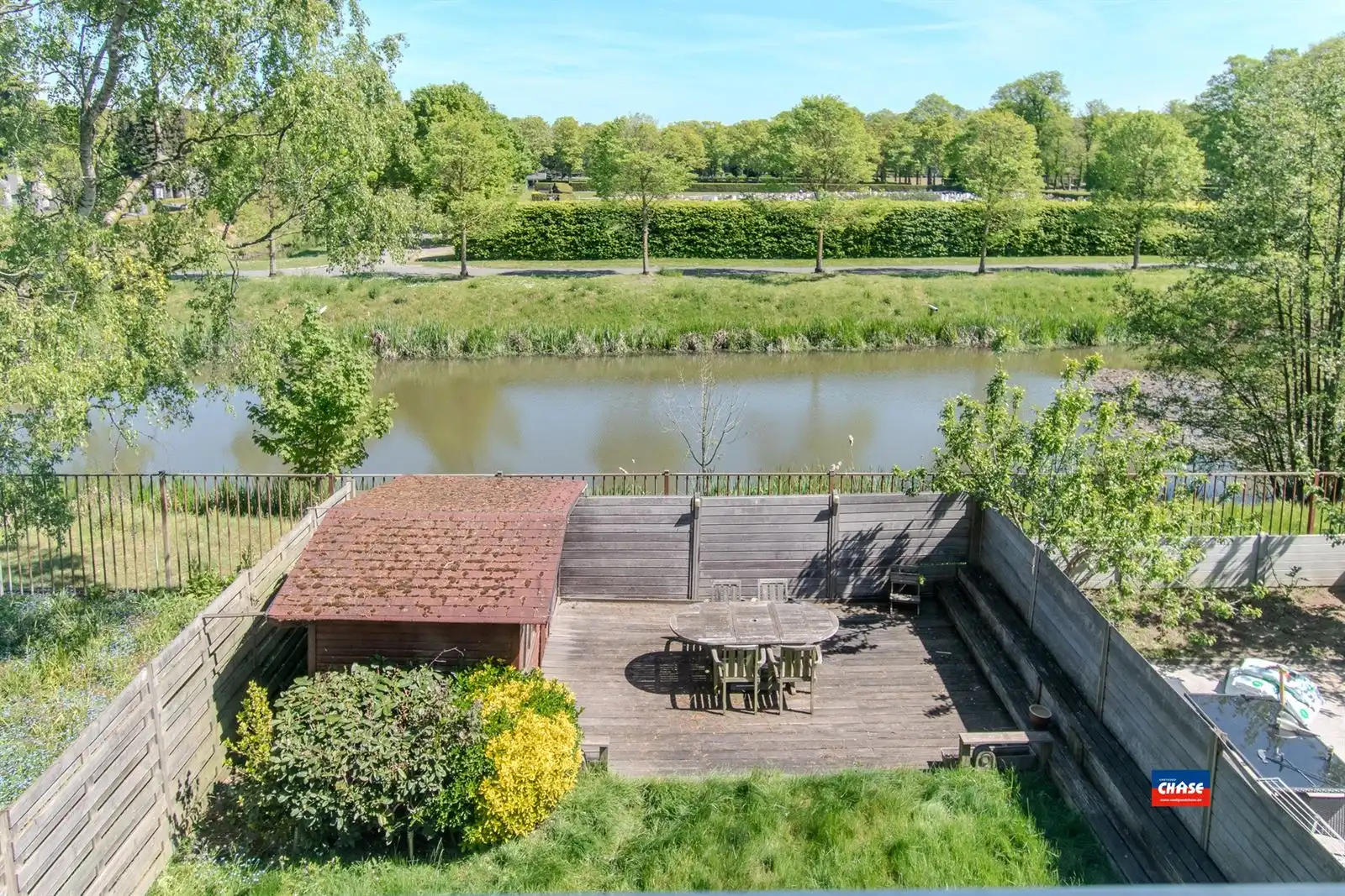 HOB met drie slaapkamers, garage en tuin foto 2