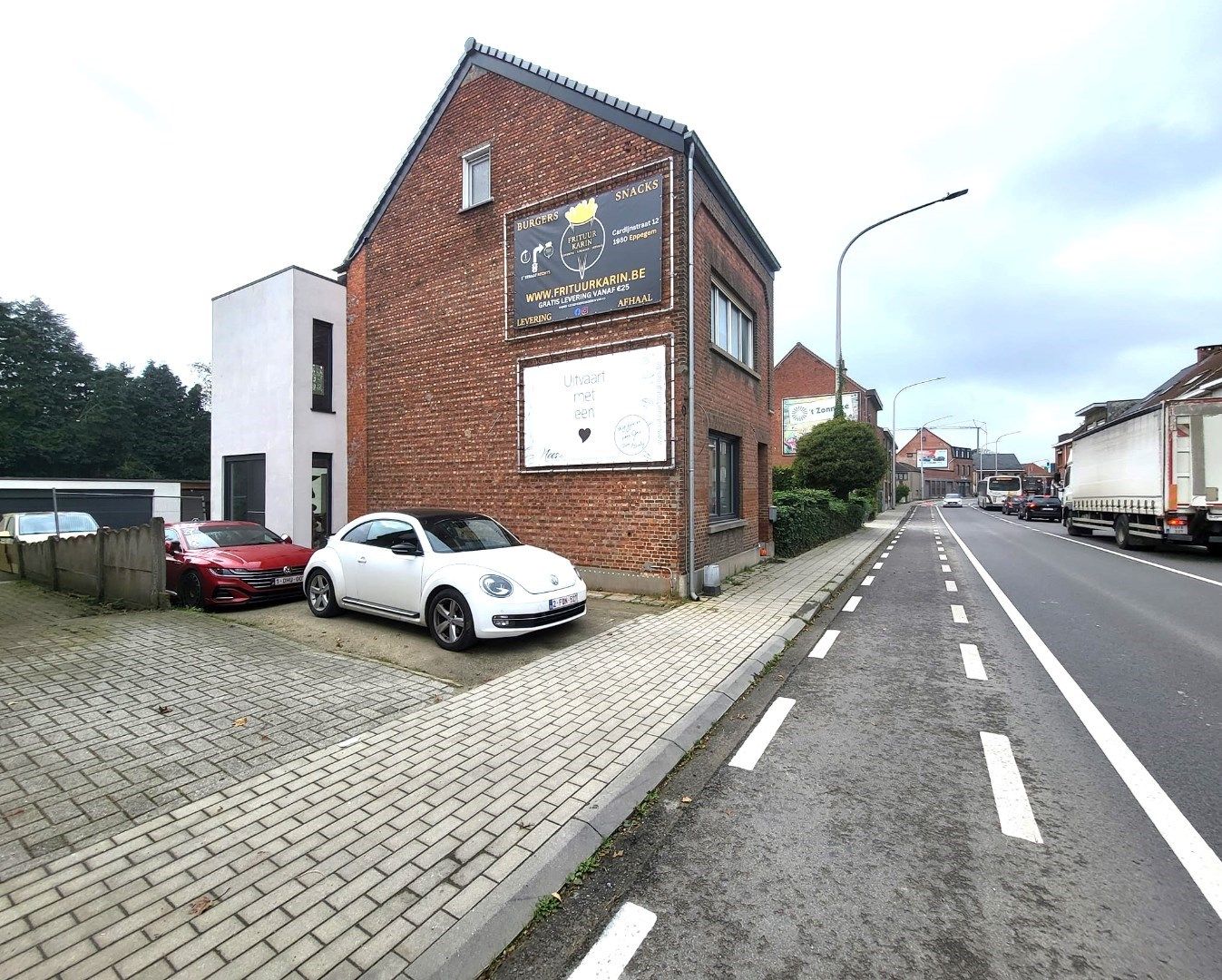 Ruime, nog licht af te werken woning gelegen te Eppegem. foto 2