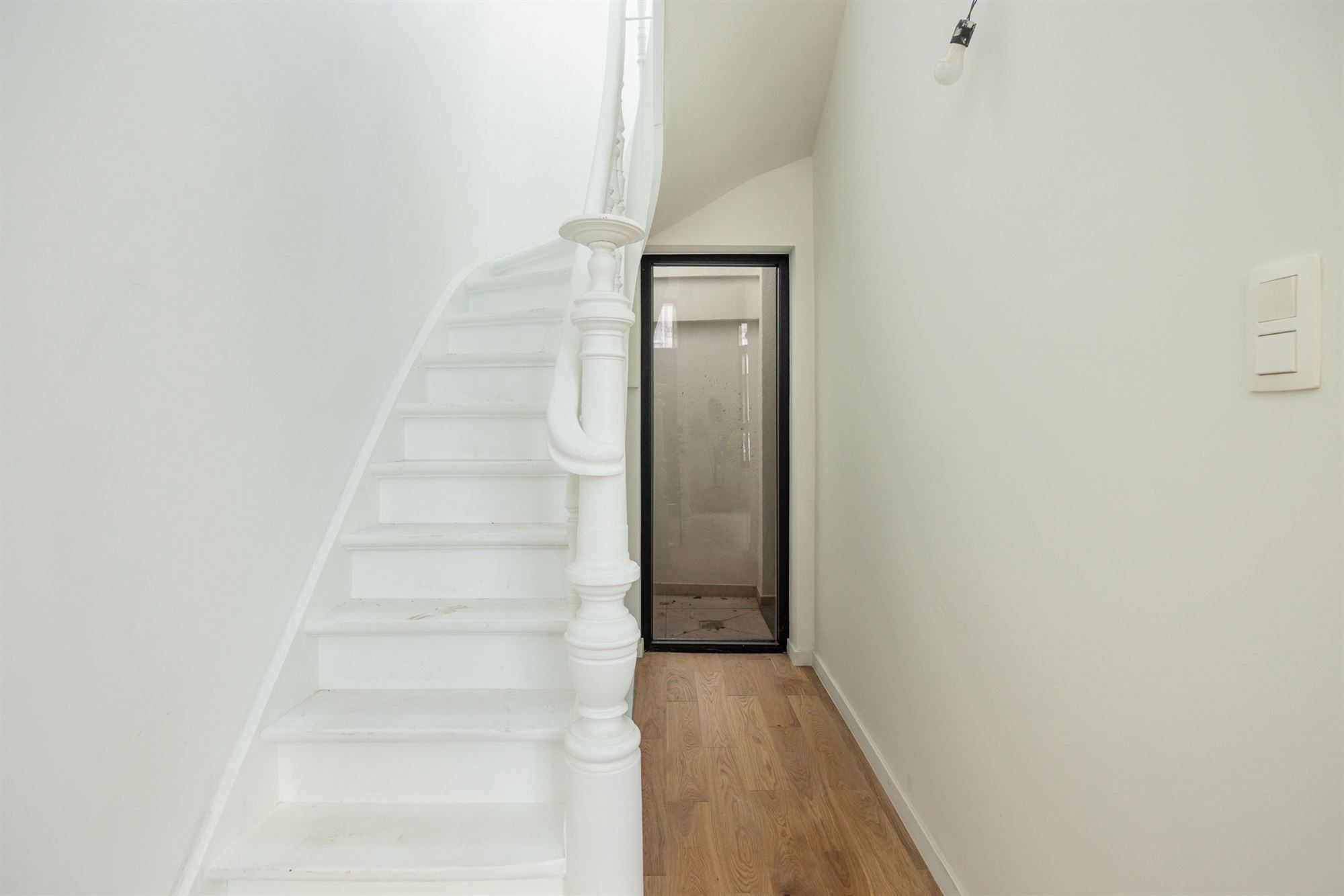 Prachtige gerenoveerde woning, ideaal ook als investering foto 11