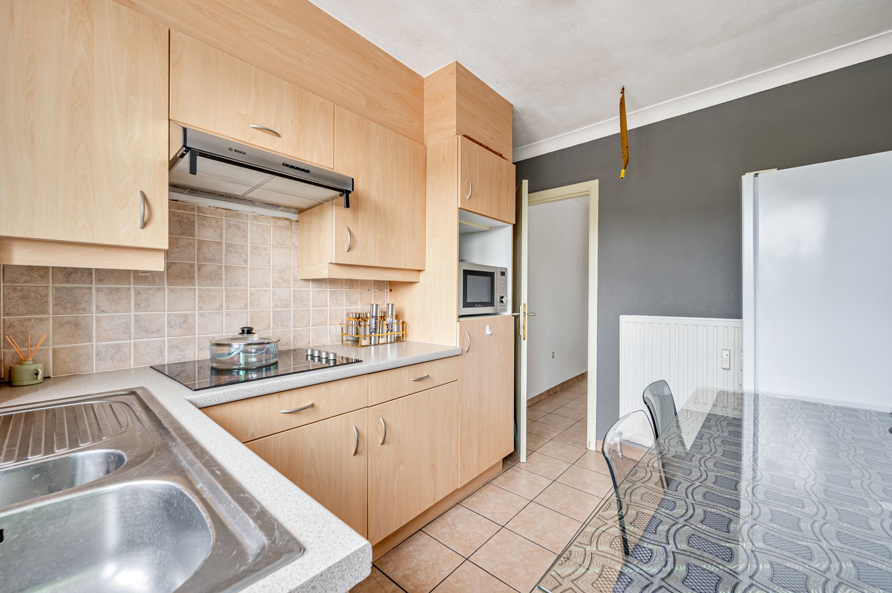 Op te knappen appartement met 2 slaapkamers en terras foto 5
