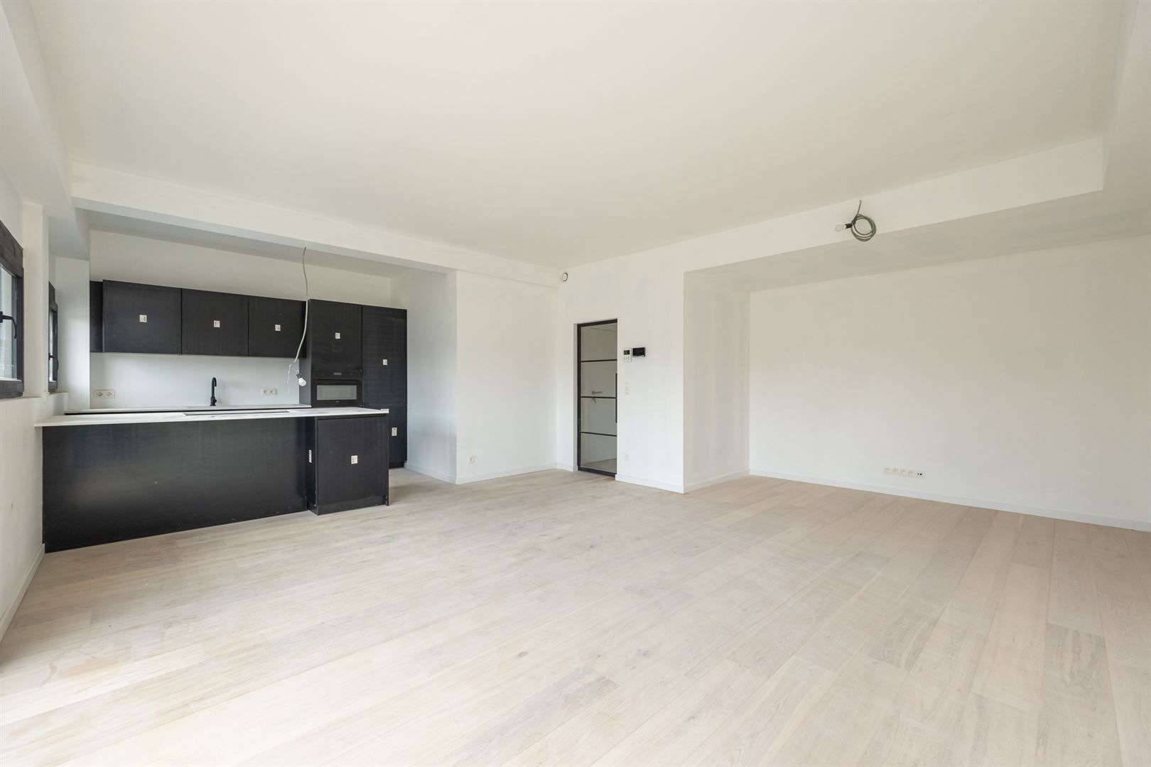 Instapklaar appartement met terras en 3 slaapkamers foto 2