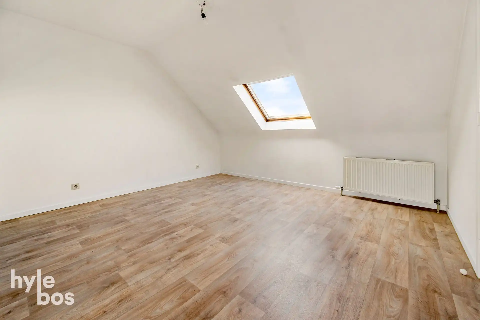 Centraal gelegen instapklaar appartement met garage foto 11